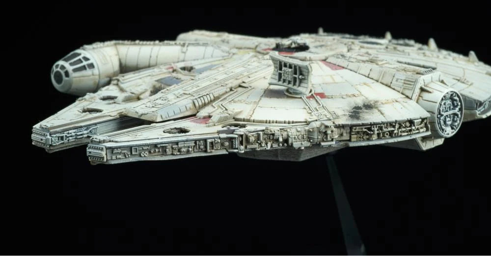 PREORDER Star Wars: A New Hope Vehicle Model #006 Millennium Falcon 1/350 Scale Model Kit