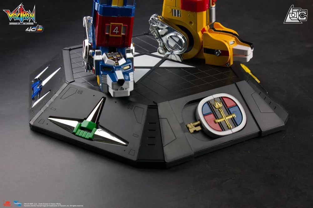 PREORDER Voltron: Defender of the Universe 40th Anniversary Voltron Collector's Set