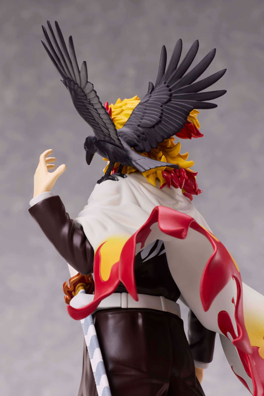 PREORDER Demon Slayer: Kimetsu no Yaiba Kyojuro Rengoku non-scale figure