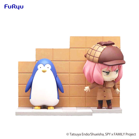 PREORDER Spy x Family Hold Figure PVC Statue Anya & Penguin (Furyu)