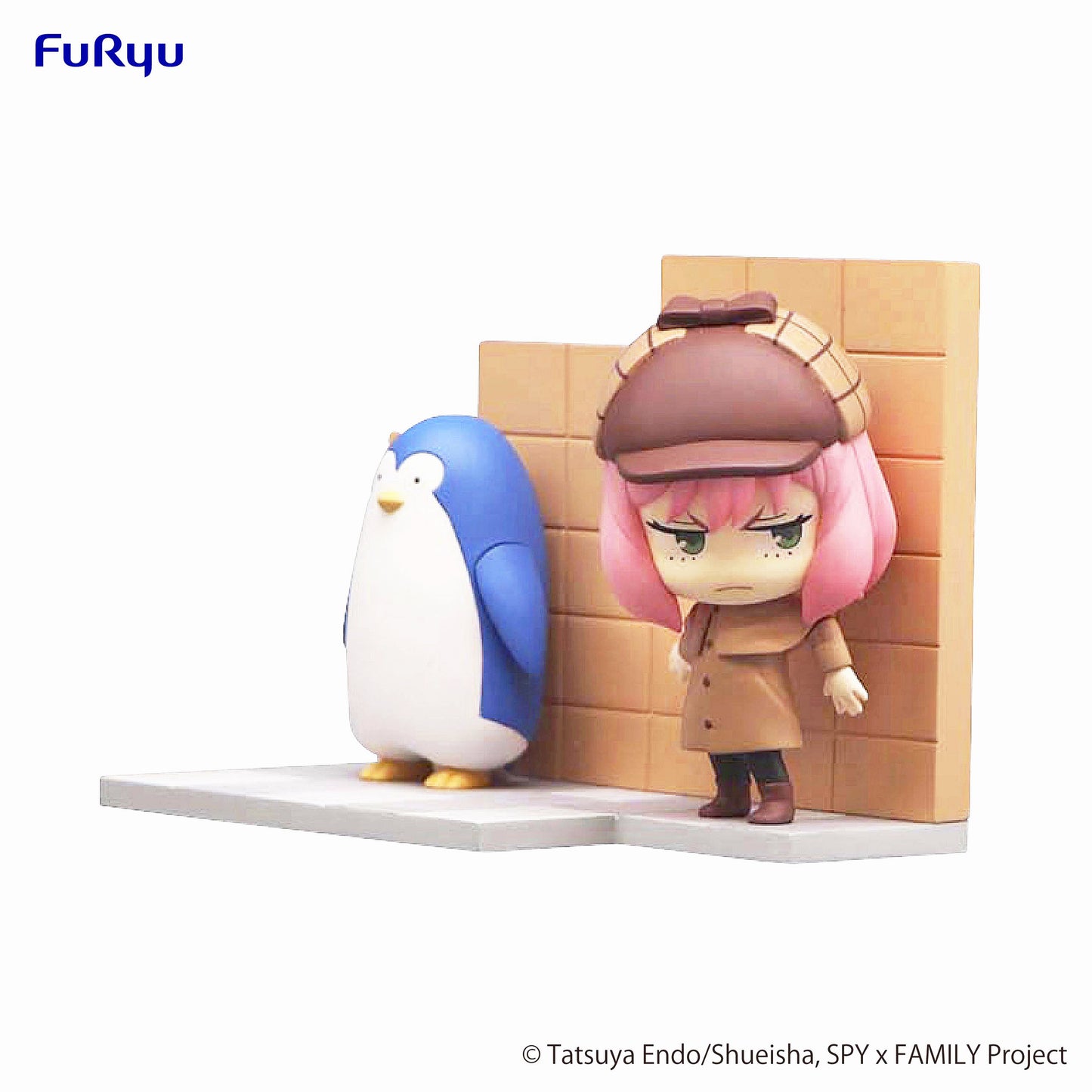 PREORDER Spy x Family Hold Figure PVC Statue Anya & Penguin (Furyu)