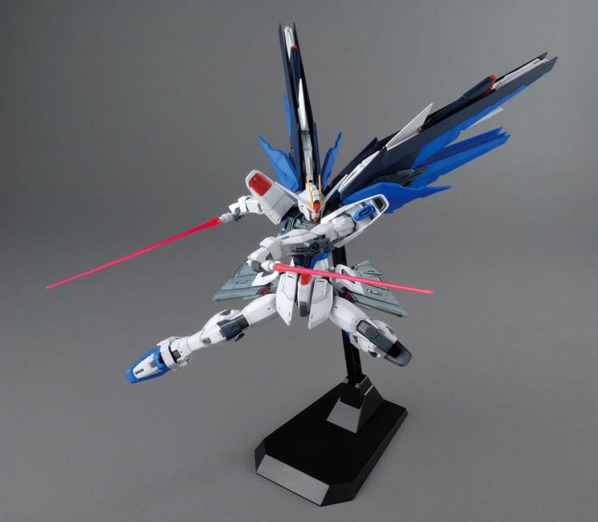 IN STOCK MG 1/100 Freedom Gundam Ver.2.0