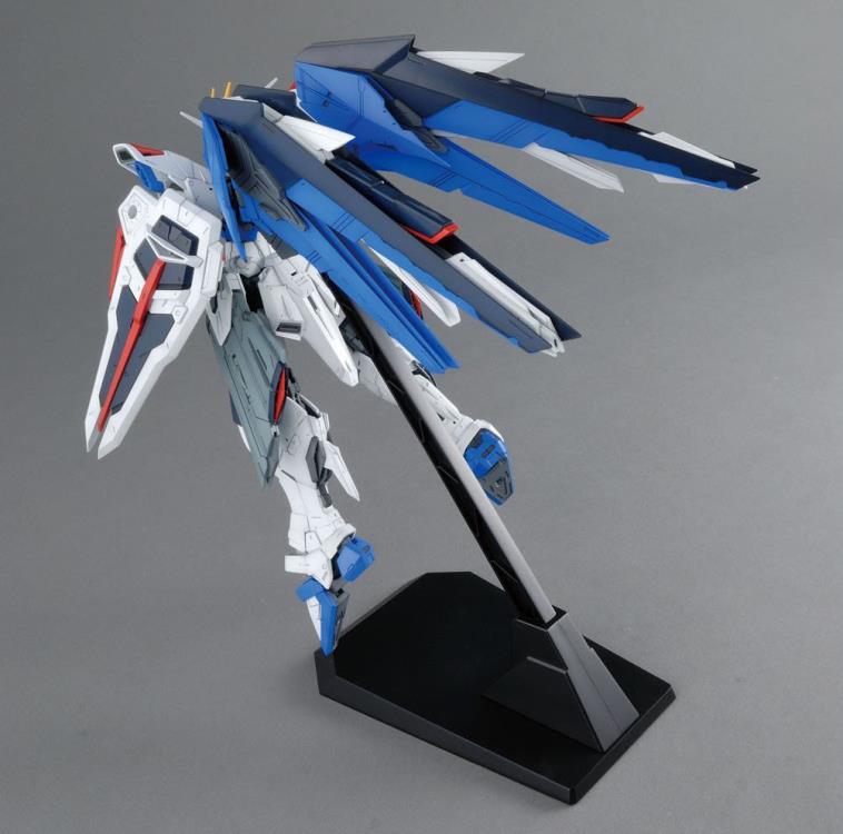 IN STOCK MG 1/100 Freedom Gundam Ver.2.0