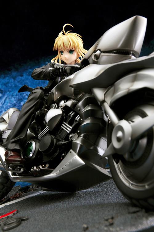 PREORDER Fate/Zero Saber & Saber Motored Cuirassier 1/8 Scale Figure (3rd Reissue)