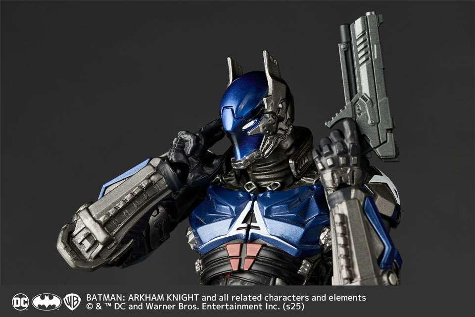 PREORDER Batman: Arkham Knight Amazing Yamaguchi Revoltech Arkham Knight (Ver. 1.5)