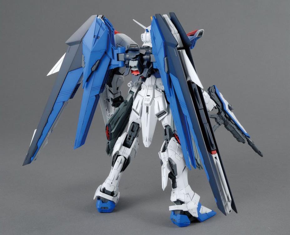 IN STOCK MG 1/100 Freedom Gundam Ver.2.0