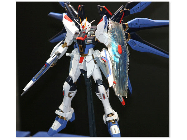 IN STOCK MG 1/100 Strike Freedom Gundam