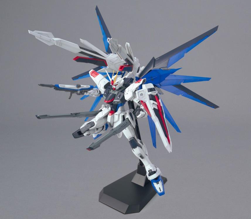 IN STOCK MG 1/100 Freedom Gundam Ver.2.0