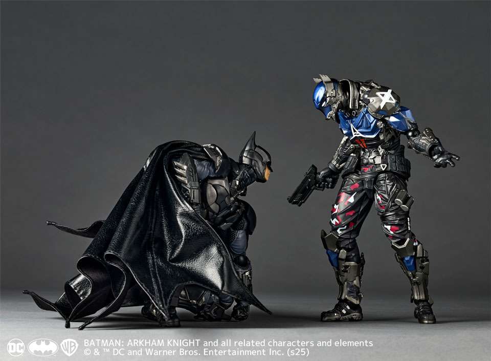 PREORDER Batman: Arkham Knight Amazing Yamaguchi Revoltech Arkham Knight (Ver. 1.5)