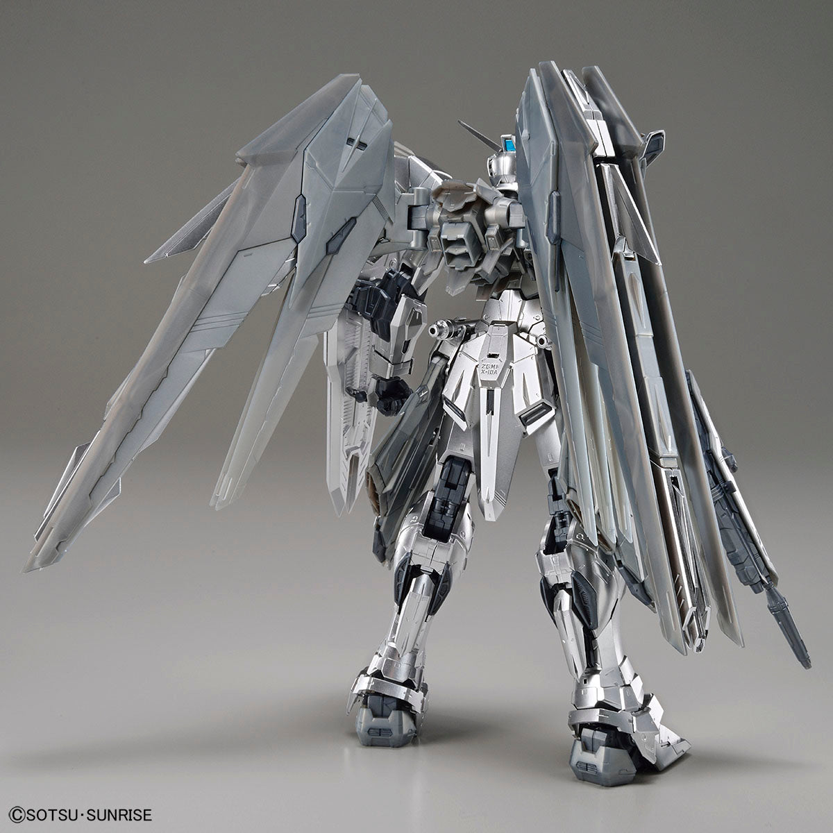 IN STOCK MG 1/100 Freedom Gundam Ver. 2.0 [Silver Coating]