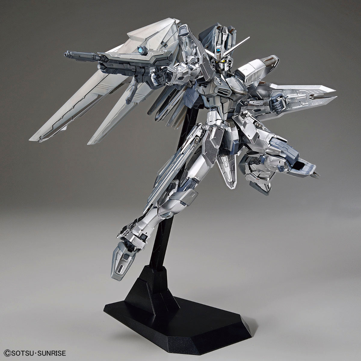 IN STOCK MG 1/100 Freedom Gundam Ver. 2.0 [Silver Coating]