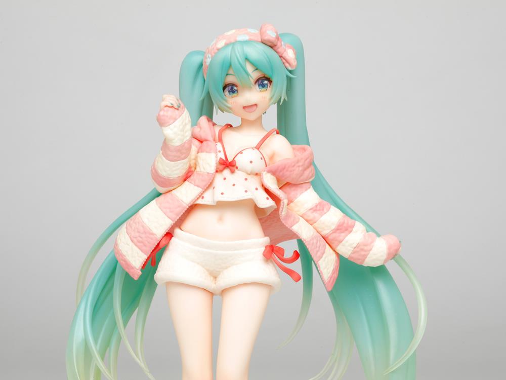 PREORDER Hatsune Miku Figure - Costumes (Roomwear Ver.)