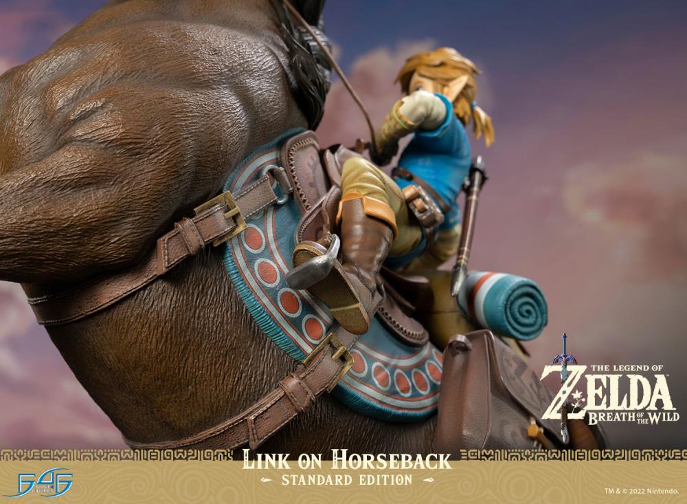 PREORDER The Legend of Zelda: Breath of the Wild Link on Horseback Statue - Standard Edition