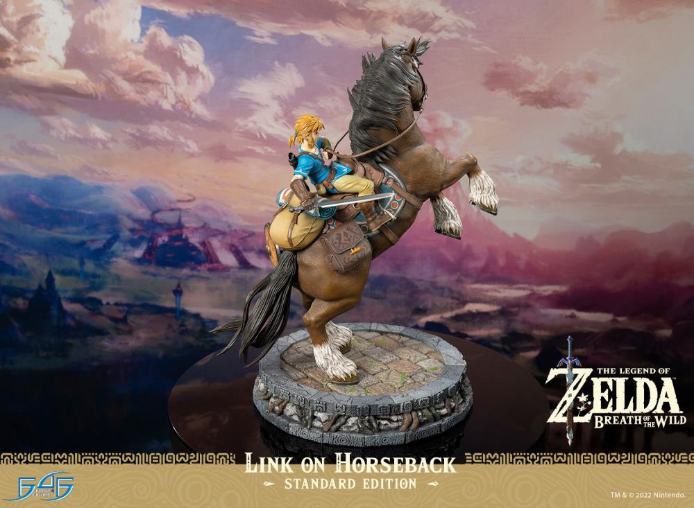 PREORDER The Legend of Zelda: Breath of the Wild Link on Horseback Statue - Standard Edition