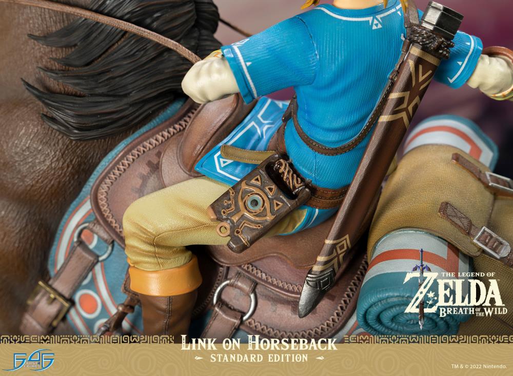 PREORDER The Legend of Zelda: Breath of the Wild Link on Horseback Statue - Standard Edition