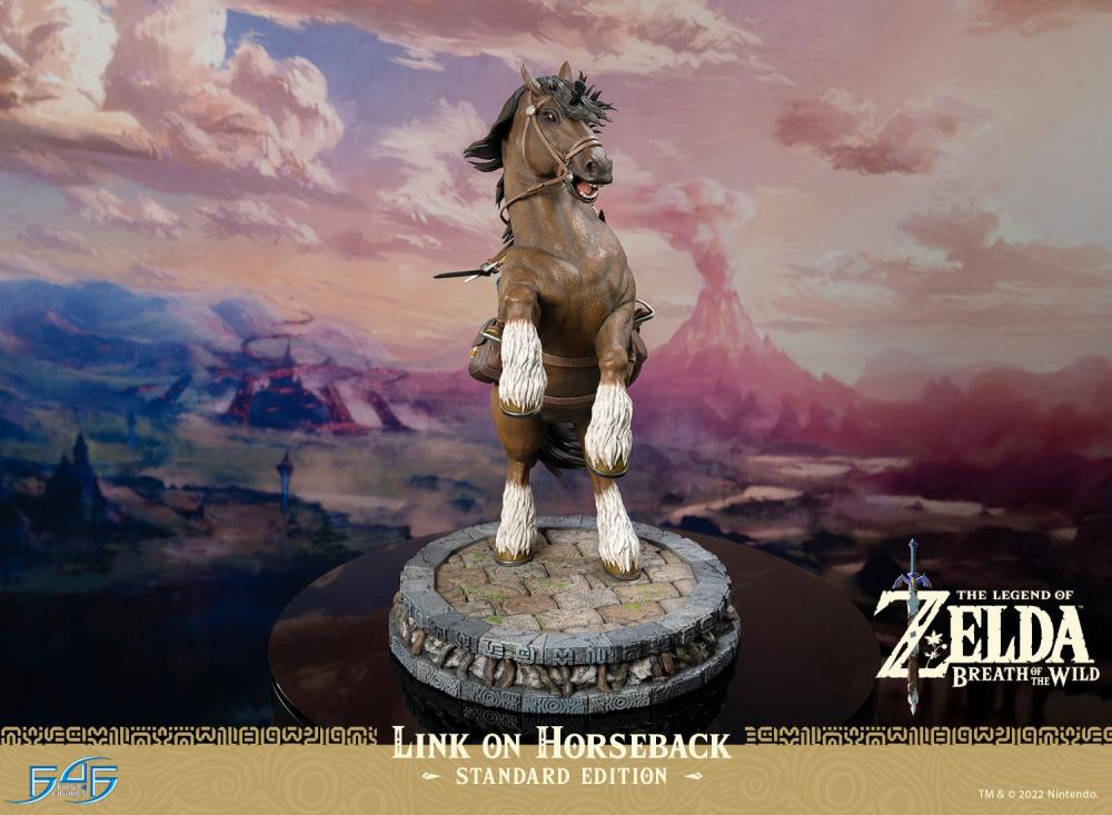 PREORDER The Legend of Zelda: Breath of the Wild Link on Horseback Statue - Standard Edition